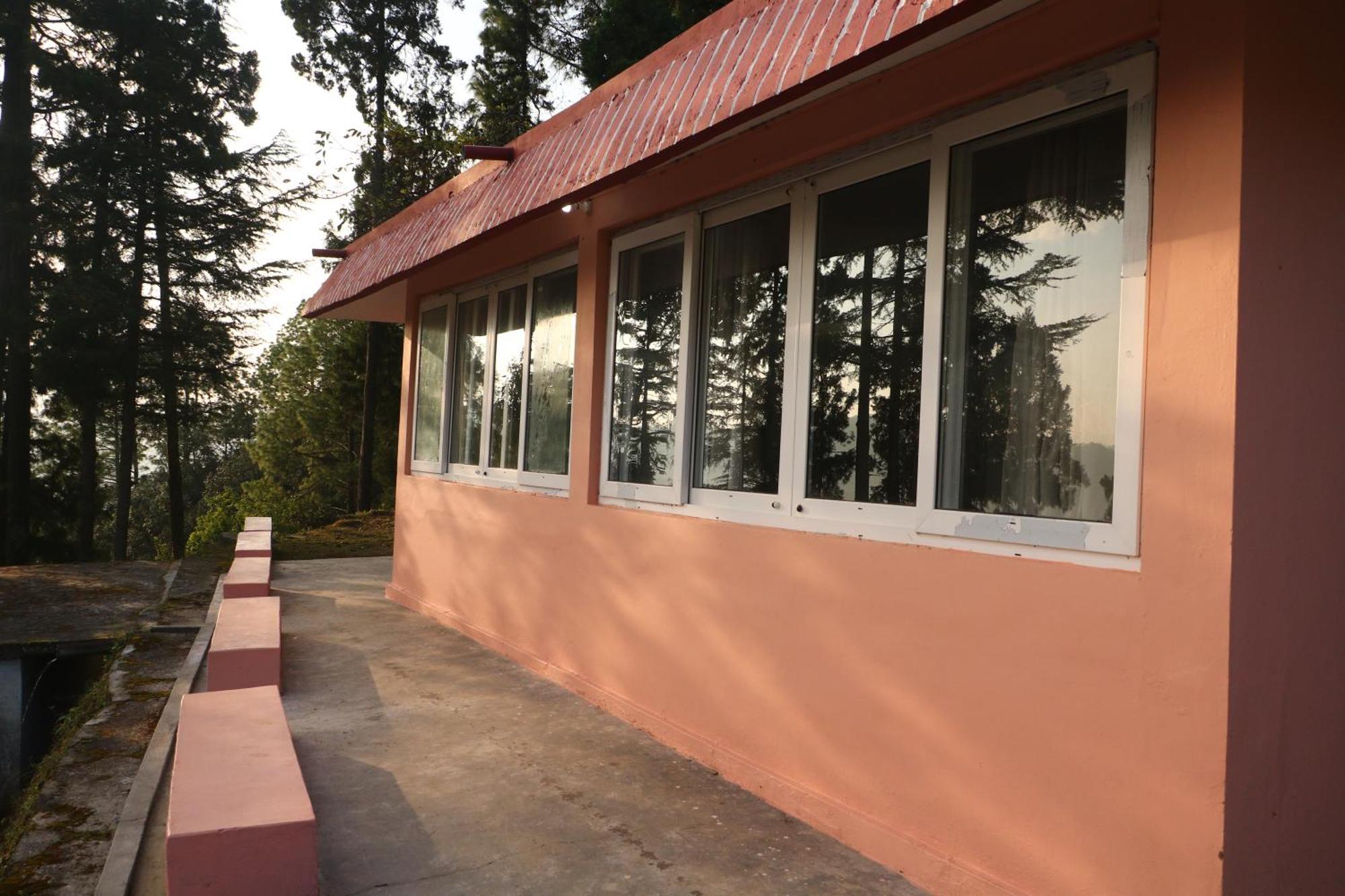The Deodar Inn Pauri Екстериор снимка